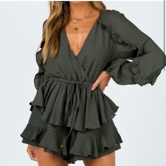 Princess Polly Ruffled Romper - Picture 2 of 6